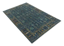 Corner detail of New Farahan rug showing border pattern and Wool pile