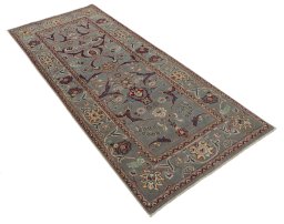 Corner detail of New Farahan rug showing border pattern and Wool pile