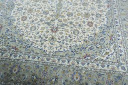 Close-up detail of New Kashan rug from Iran / Persia showing Cork weave