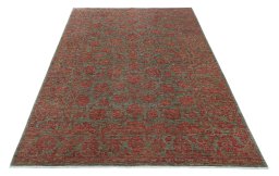 Surface texture of New Farahan rug with natural Wool and intricate pattern