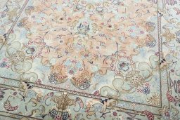 Close-up detail of 2000s Tabriz 50/60/70 Raj rug from Iran / Persia showing Cork weave