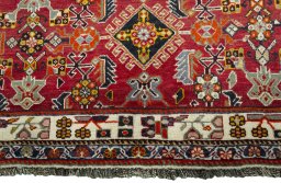 Central medallion detail of 2000s Shiraz rug from Iran / Persia
