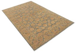 Corner detail of New Farahan rug showing border pattern and Wool pile