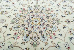Central medallion detail of New Kashan rug from Iran / Persia