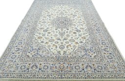 Surface texture of New Kashan rug with natural Wool and intricate pattern