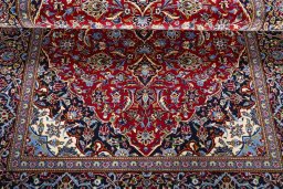 Close-up detail of New Kashan rug from Iran / Persia showing Cork weave