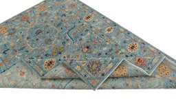 Central medallion detail of New Farahan rug from Pakistan