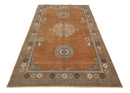 Surface texture of New Farahan rug with natural Wool and intricate pattern