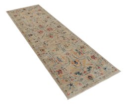 Corner detail of New Farahan rug showing border pattern and Wool pile