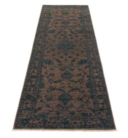 Surface texture of New Farahan rug with natural Wool and intricate pattern