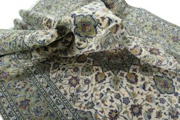 Surface texture of 2000s Kashan rug with natural Wool and intricate pattern