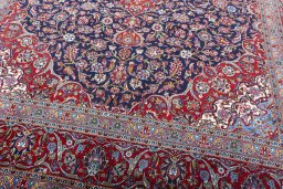 Close-up detail of New Kashan rug from Iran / Persia showing Cork weave