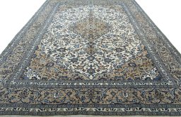 Surface texture of 2000s Kashan rug with natural Wool and intricate pattern