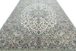 Surface texture of 2000s Kashan rug with natural Wool and intricate pattern