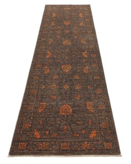 Surface texture of New Farahan rug with natural Wool and intricate pattern