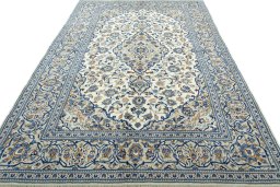 Surface texture of 2000s Kashan rug with natural Wool and intricate pattern
