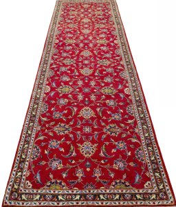 Surface texture of 2000s Kashan rug with natural Wool and intricate pattern