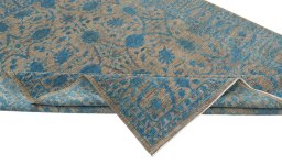 Central medallion detail of New Farahan rug from Pakistan