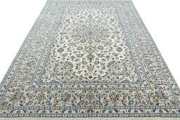 Surface texture of 2000s Kashan rug with natural Wool and intricate pattern