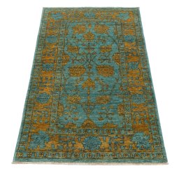 Surface texture of New Farahan rug with natural Wool and intricate pattern