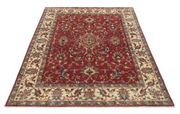Surface texture of New Farahan rug with natural Wool and intricate pattern