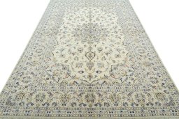 Surface texture of 2000s Kashan rug with natural Wool and intricate pattern