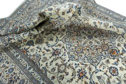 Surface texture of 2000s Kashan rug with natural Wool and intricate pattern