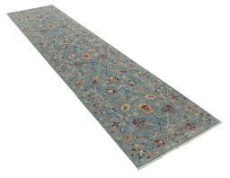 Corner detail of New Haj-jalili rug showing border pattern and Wool pile