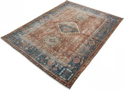 Corner detail of 1930s Heriz rug showing border pattern and Wool pile