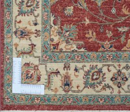 Corner detail of New Farahan rug showing border pattern and Wool pile