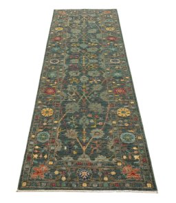 Surface texture of New Farahan rug with natural Wool and intricate pattern