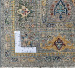Corner detail of New Farahan rug showing border pattern and Wool pile