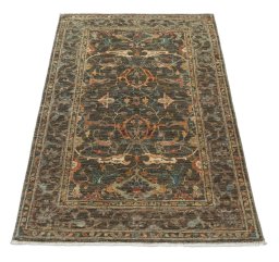Surface texture of New Farahan rug with natural Wool and intricate pattern