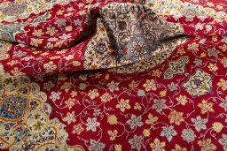 Surface texture of 2000s Kashan rug with natural Wool and intricate pattern