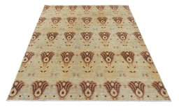Surface texture of New Farahan rug with natural Wool and intricate pattern