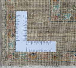 Corner detail of New Farahan rug showing border pattern and Wool pile