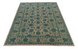 Surface texture of New Farahan rug with natural Wool and intricate pattern