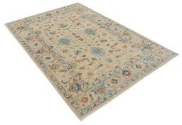 Corner detail of New Farahan rug showing border pattern and Wool pile