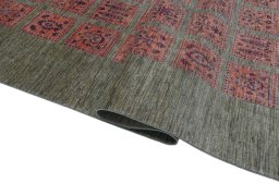 Close-up detail of New Farahan rug from Pakistan showing Wool weave