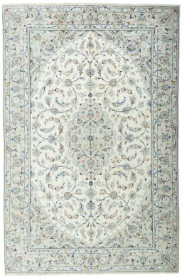 Full view of New Kashan rug from Iran / Persia, 294 × 194 cm in Beige tones