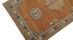 Backside of handmade New Farahan rug showing knot structure and weave density