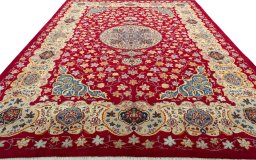 Surface texture of 2000s Kashan rug with natural Wool and intricate pattern