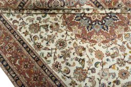 Close-up detail of 2000s Tabriz 50/60/70 Raj rug from Iran / Persia showing Cork weave