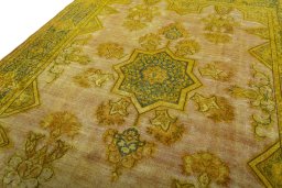 Backside of handmade 1950s Vintage rug showing knot structure and weave density