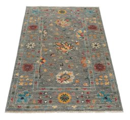 Surface texture of New Farahan rug with natural Wool and intricate pattern