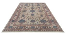 Surface texture of New Farahan rug with natural Wool and intricate pattern