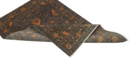 Central medallion detail of New Farahan rug from Pakistan