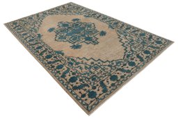 Corner detail of New Farahan rug showing border pattern and Wool pile