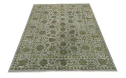 Surface texture of New Farahan rug with natural Wool and intricate pattern