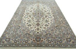 Surface texture of 2000s Kashan rug with natural Wool and intricate pattern